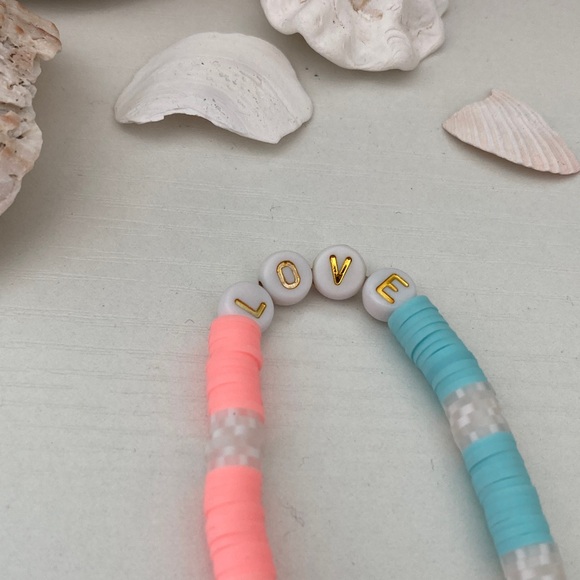 Pretty Women’s Beaded Bracelet Love - Picture 2 of 5